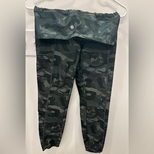 Women’s leggings, size large, green camo